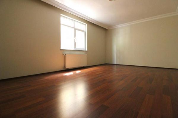 Home Vizyon 'dan  Bahçelievler Soğanlı Satılık Geniş 1. Kat Konumunda 4+1 Daire.