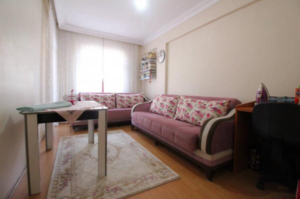 Home Vizyon 'dan  Bahçelievler Çobançeşme Satılık 2+1 Daire.
