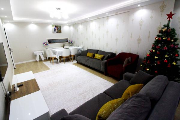 Home Vizyon 'dan Bahçelievlerde Satılık Site İçinde OTOPARKLI 2+1 Daire.