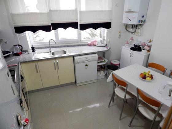 Home Vizyon  'dan Bahçelievler Yenibosna Radar Site İçinde Satılık Geniş 3+1 Daire.