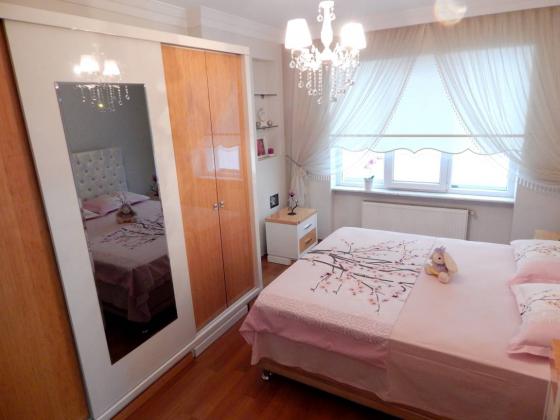 Home Vizyon  'dan Bahçelievler Yenibosna Radar Site İçinde Satılık Geniş 3+1 Daire.