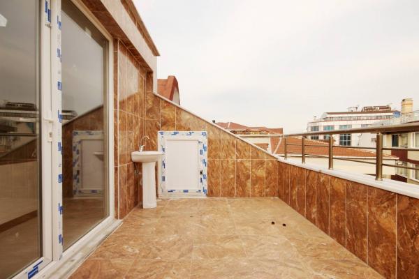Home Vizyon 'dan Yenibosna Radarda Otoparklı Satılık Süper Lüx 4+1 Dublex Daire.