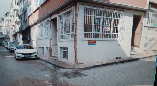 Kocamustafapaşa Uzunyusuf Ortaokul Yakın 15m2 dükkan yada depo wc mevcut içi temiz kullanışlı.