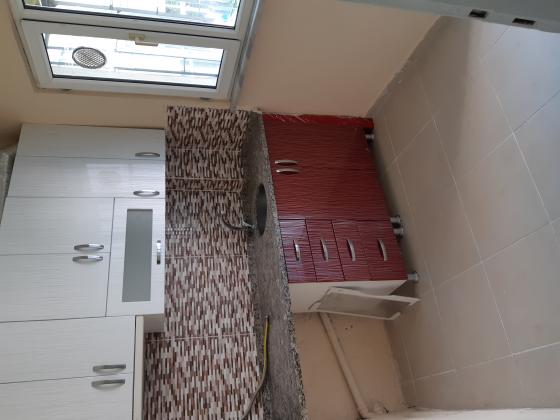 Kocamustafapaşa Sümbülefendi cami yakın 2+1 90m2 kombili çift cephe çift balkonlu 1.kat satılık daire.