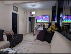 Çapa Başvekil Caddesi yakın 2+1 75m2 kombili içi temiz yapılı 3.kat satılık daire.