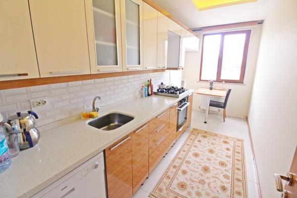 Home Vizyon 'dan Bahçelievler Yenibosna Satılık OTOPARKLI Lüx 2+1 Daire.