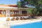 İzmir Çeşme'de lüks havuzlu haftalık kiralık villa
