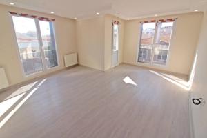 Home Vizyon 'dan Bahçelievler Satılık Otoparklı Çok Geniş 6+2 Dublex Daire.
