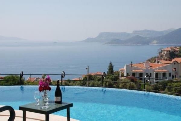 Antalya Kaş'ta Eşsiz manzaralı Özel havuzlu Kiralık Villa