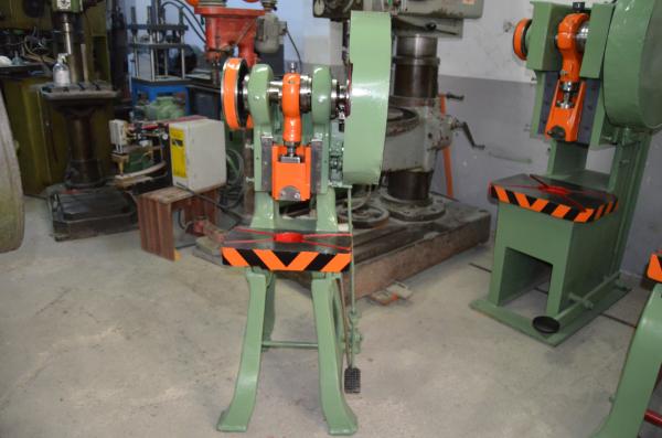 10 TON DÖKÜM GÖVDE EKSANTRİK PRES