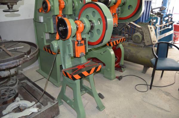 10 TON DÖKÜM GÖVDE EKSANTRİK PRES