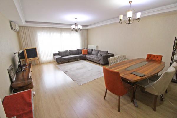Home Vizyon 'dan Bahçelievler Yenibosna EVİZA KONAKLARINDA Satılık Lüx 3+1 Daire.