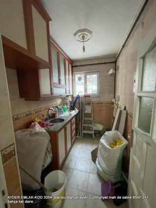istanbul Bahçelievler Cumhuriyet mah de satılık 85m² 2+1 -bahçe .daire