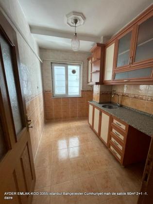 istanbul Bahçelievler Cumhuriyet mah de satılık 90m² 2+1 -1.daire