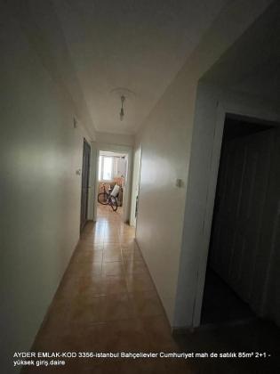 istanbul Bahçelievler Cumhuriyet mah de satılık 85m² 2+1 -yüksek giriş.daire