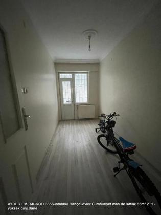 istanbul Bahçelievler Cumhuriyet mah de satılık 85m² 2+1 -yüksek giriş.daire