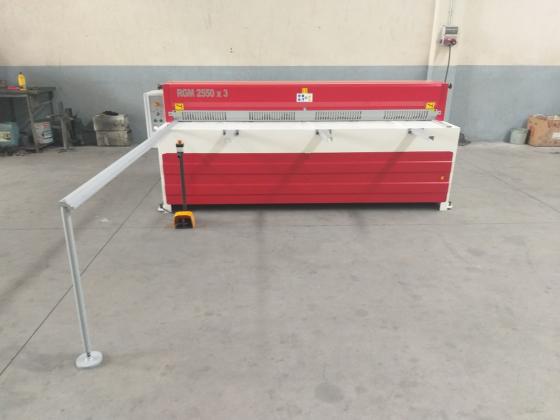 LRGM 2550 x 3mm Rediktörlü LİNDA Machine Marka Giyotin Makas