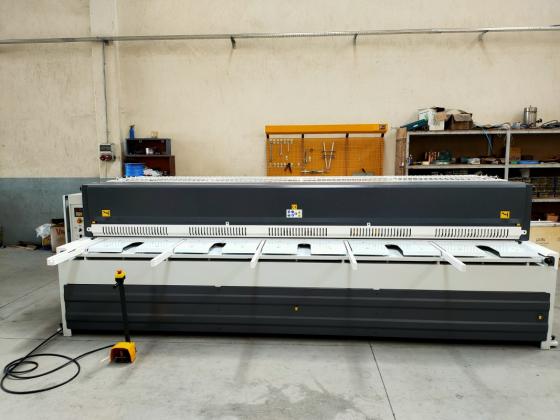 LRGM 4050 x 4mm Rediktörlü Nc Kontrollü 750mm LİNDA Machine Marka Giyotin Makas