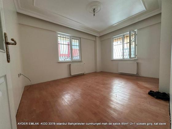 istanbul Bahçelievler cumhuriyet mah de satılık 85m² -2+1-yüksek giriş .kat daire