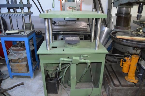 20 TON 60 X 60 HİDROLİK PRES