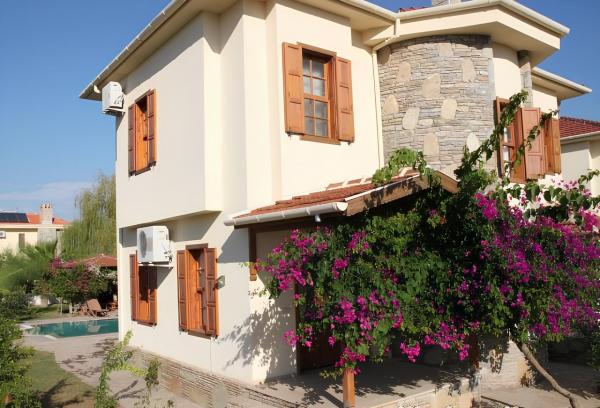 Çeşme Merkezde Müstakil Kiralık Villa