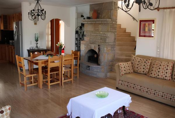 Çeşme Merkezde Müstakil Kiralık Villa