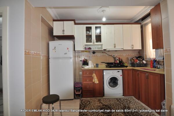 istanbul Bahçelievler cumhuriyet mah de satılık 80m² 2+1- yüksekgiriş.kat daire