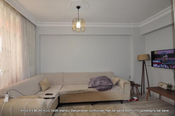 istanbul Bahçelievler cumhuriyet mah de satılık 80m² 2+1- yüksekgiriş.kat daire