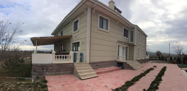 SATILIK ÇOK KULLANIŞLI VİLLA VE ARSASI