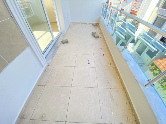 Ürkmez De Çarşı Merkezinde Denize 150M2 Satılık 2+1 Daire