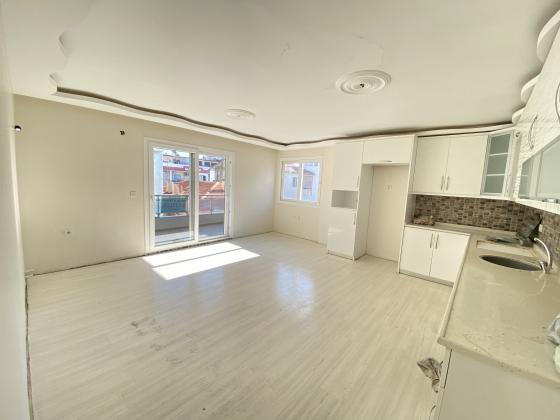 Ürkmez De Çarşı Merkezinde Denize 150M2 Satılık 2+1 Daire
