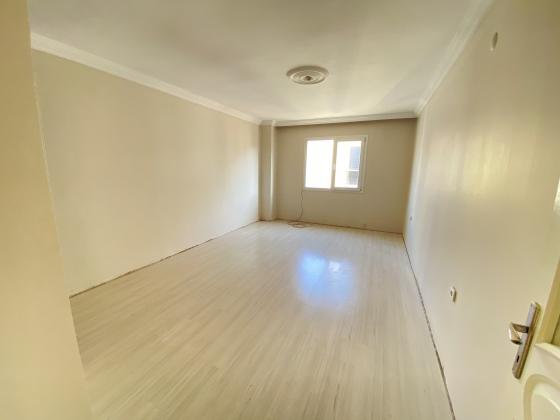 Ürkmez De Çarşı Merkezinde Denize 150M2 Satılık 2+1 Daire