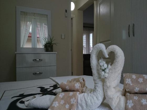 ALAÇATI’DA SİTE İÇİNDE   HAVUZLU  HAFTALIK  /  AYLIK KİRALIK LÜKS TATİL VİLLASI