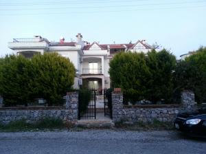 ALAÇATI’DA SİTE İÇİNDE HAVUZLU HAFTALIK / AYLIK KİRALIK LÜKS TATİL VİLLASI