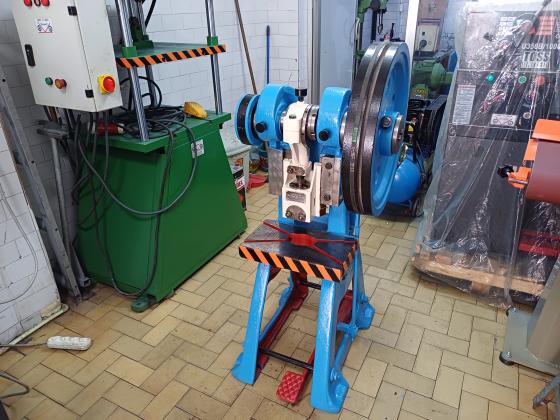 DÖKÜM GÖVDE 10 TON EKSANTRİK PRES