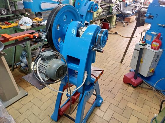 DÖKÜM GÖVDE 10 TON EKSANTRİK PRES