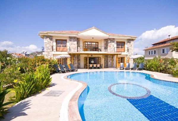 ALACATI GUNLUK HAFTALIK KİRALIK HAVUZLU LÜKS VİLLA DERYA