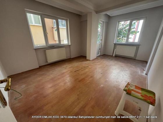 istanbul Bahçelievler cumhuriyet mah de satılık 88m² 2+1- 1.kat daire