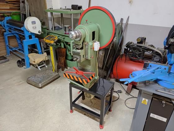 10 TON ARKADAN VOLANT PRES