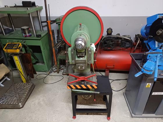 10 TON ARKADAN VOLANT PRES