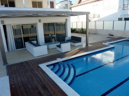 ÇEŞME ALAÇATIDA KİRALIK LÜKS VİLLA