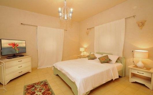 İZMİR ÇEŞME ALAÇATI’ DA ÖZEL HAVUZLU GÜNLÜK / HAFTALIK KİRALIK LÜKS TATİL VİLLASI