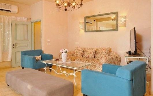 İZMİR ÇEŞME ALAÇATI’ DA ÖZEL HAVUZLU GÜNLÜK / HAFTALIK KİRALIK LÜKS TATİL VİLLASI